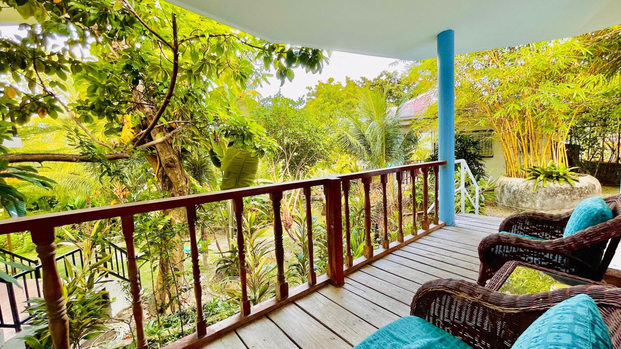 La Concepcion Cove Garden Apartment Moalboal